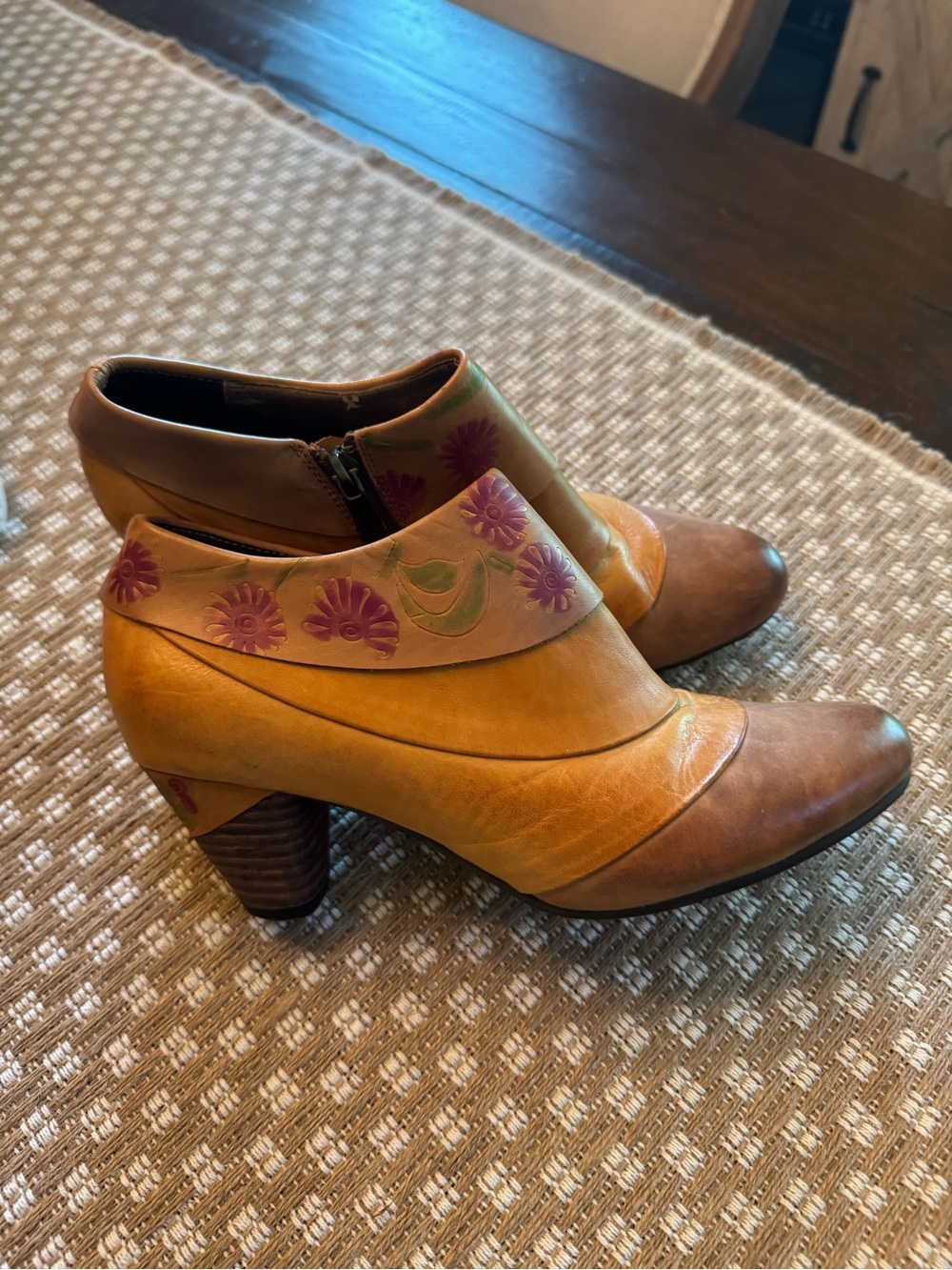 Elite By Corkys Floral Stamped Leather Brown Ankle Booties Sz 9 Western Boho